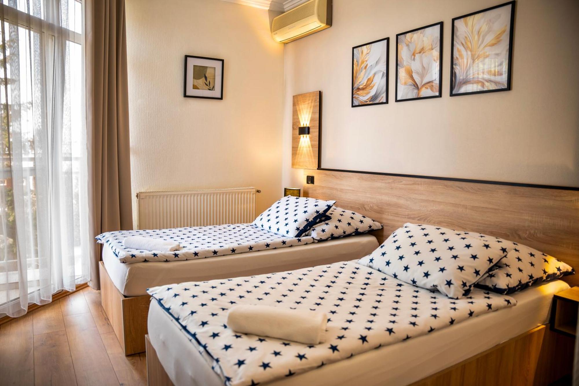 Hotel Bolero Győr Buitenkant foto