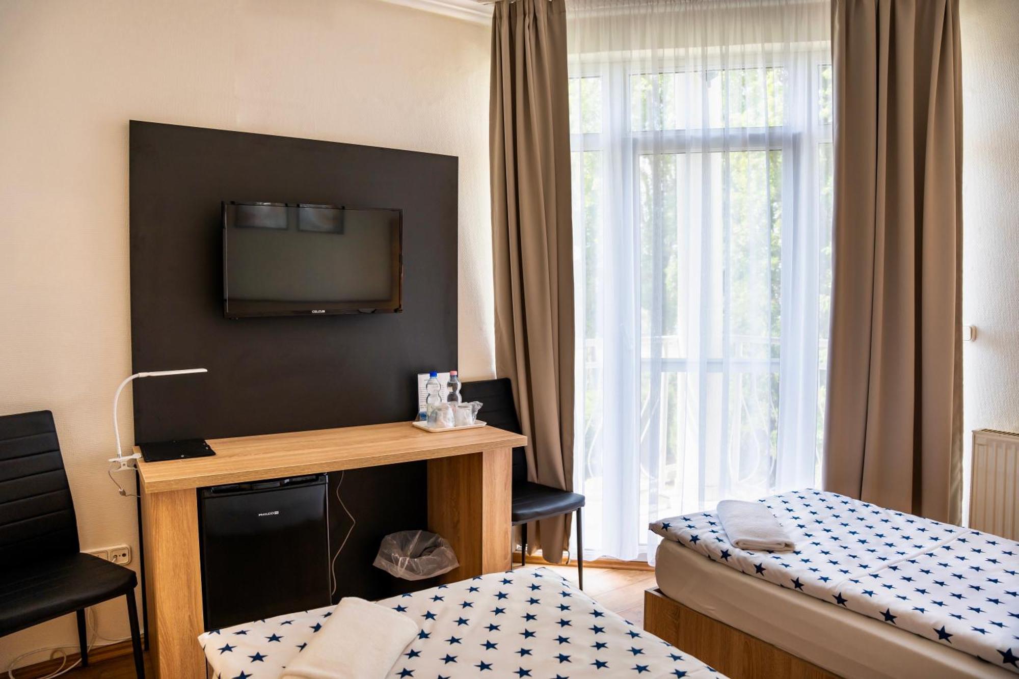 Hotel Bolero Győr Buitenkant foto